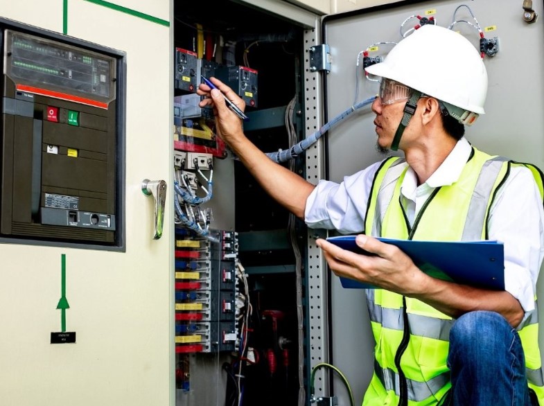 CONSIDERATIONS FOR CHOOSING CRM FOR ELECTRICAL CONTRACTORS